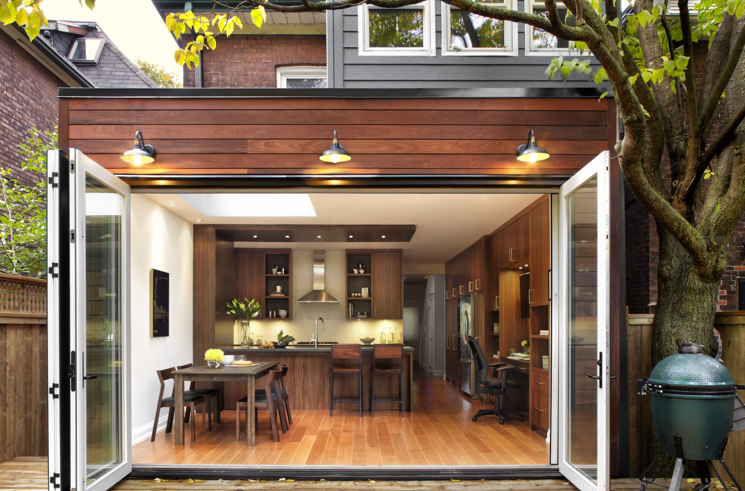 MenAtWork_0003_48 Hogarth_01.tif